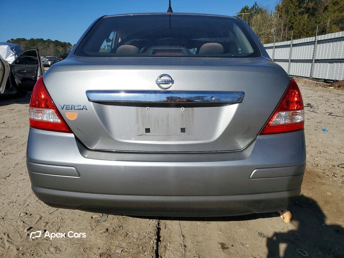 Nissan Versa 2011