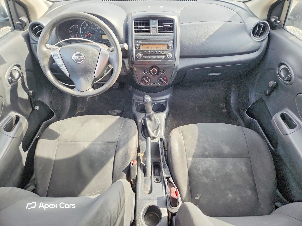 Nissan Versa 2015