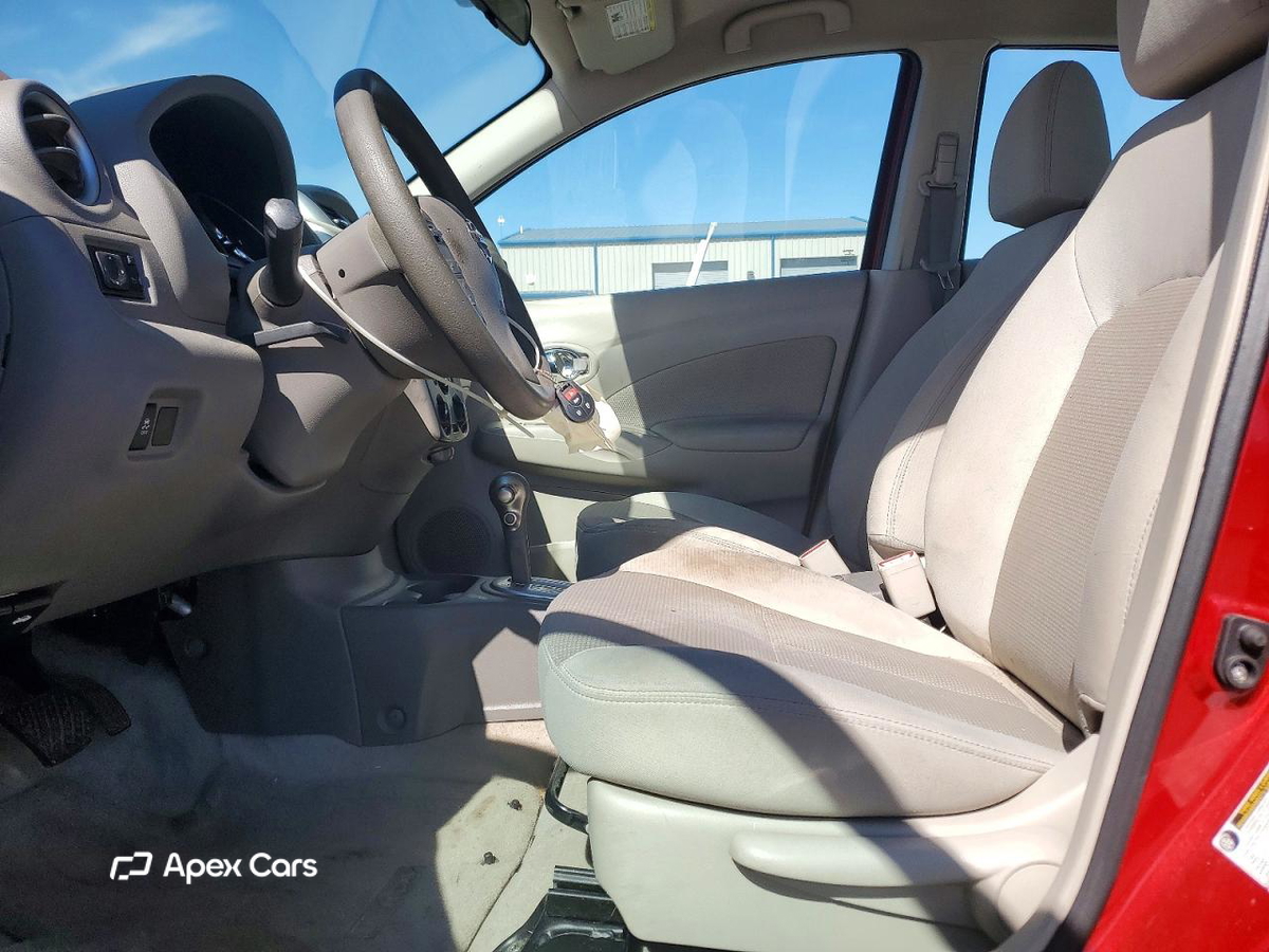 Nissan Versa 2015