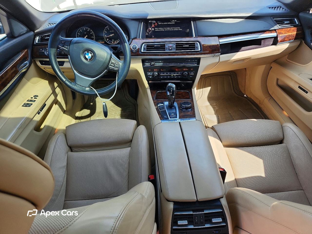 BMW Series 7 2015