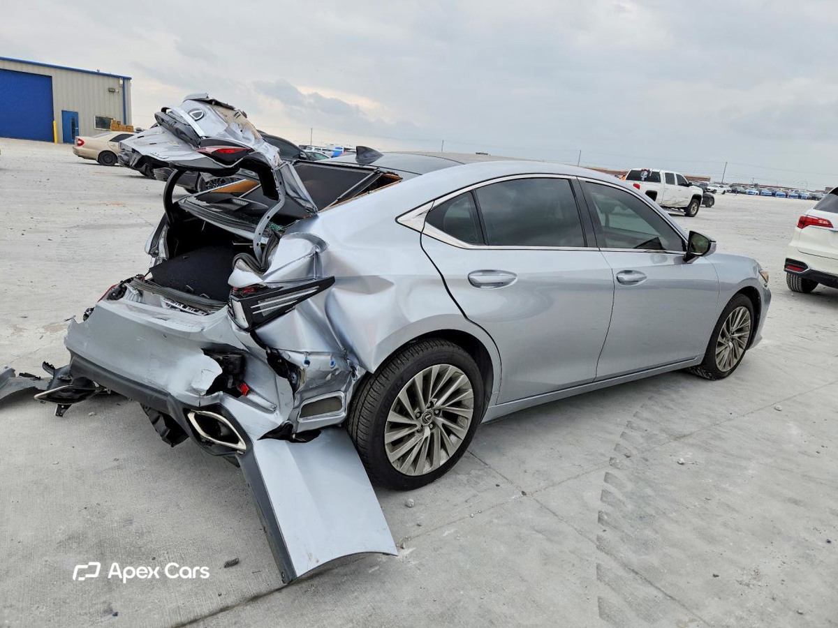 Lexus ES 2022