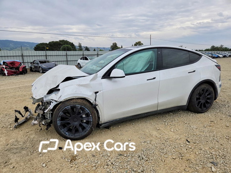 Tesla Model Y 2021 - Image 1 of 13