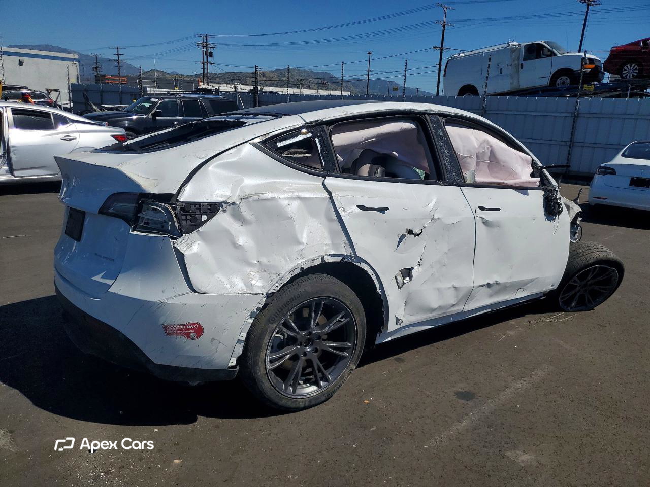 Tesla Model Y 2024