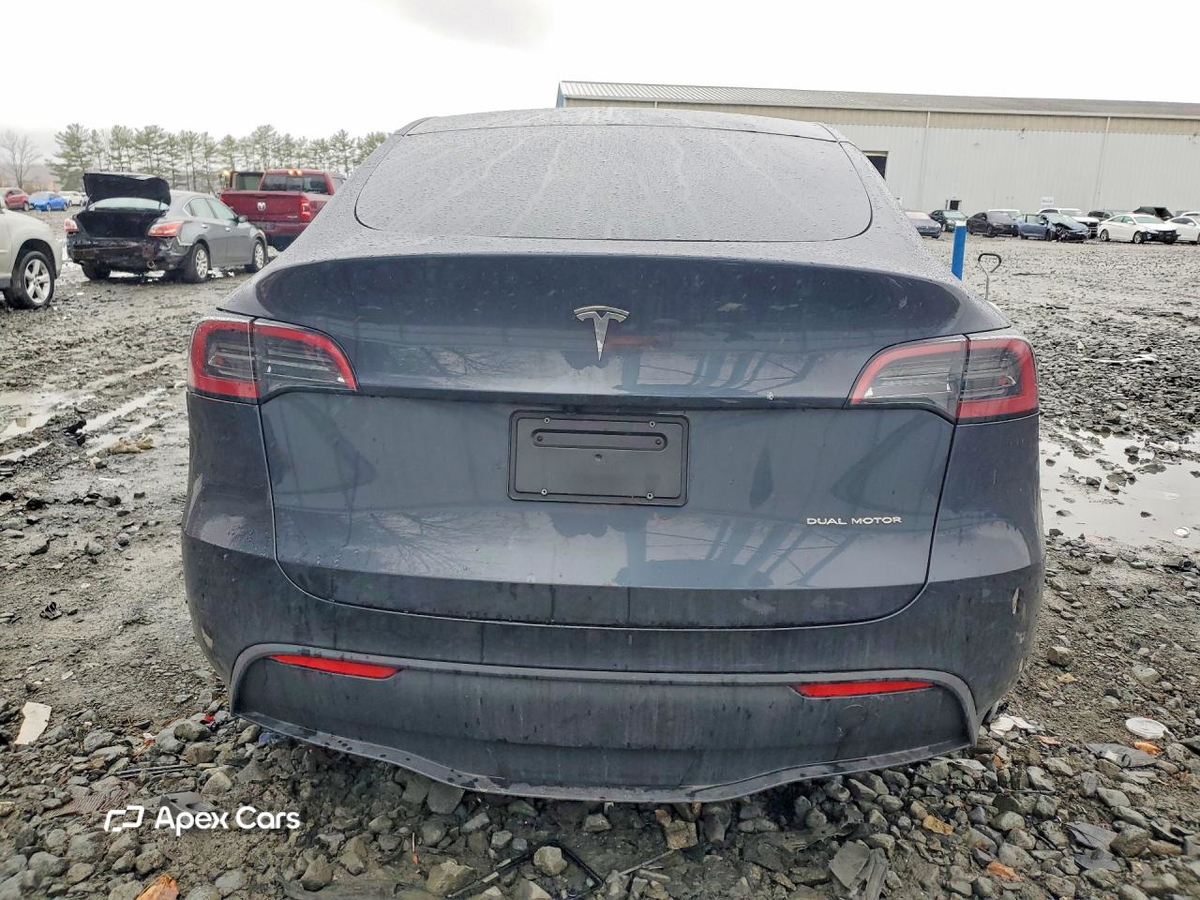 Tesla Model Y 2025