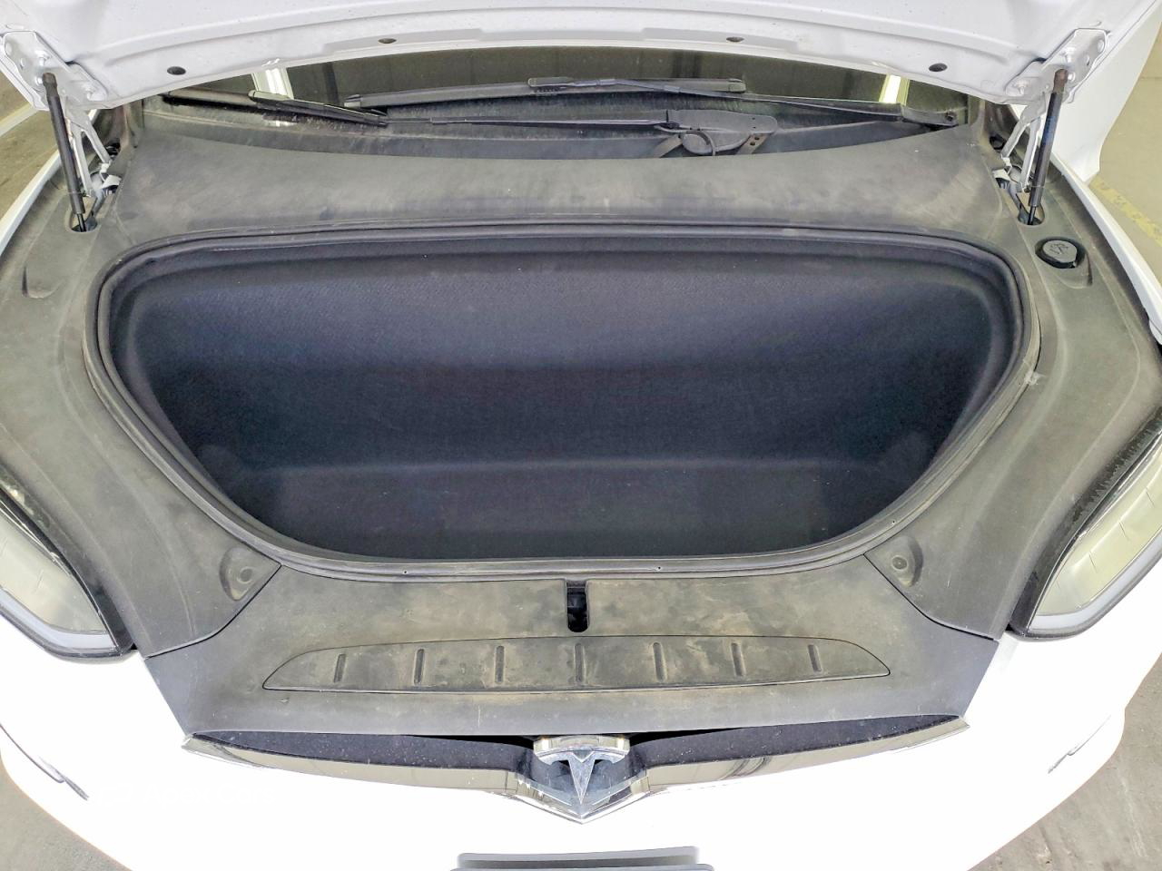 Tesla Model X 2021