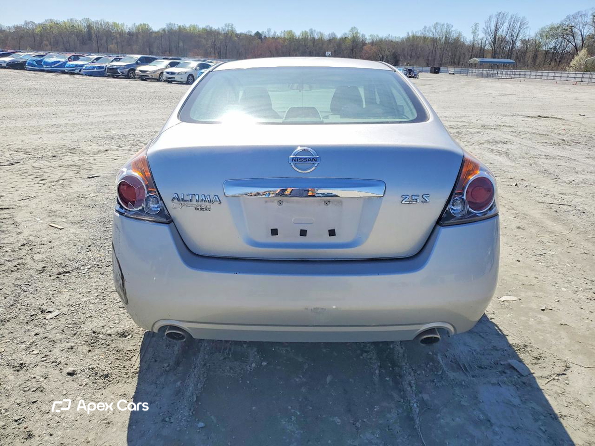 Nissan Altima 2010