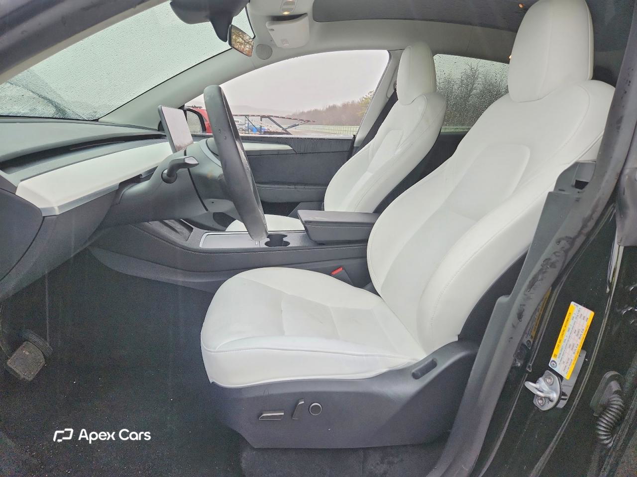 Tesla Model Y 2025