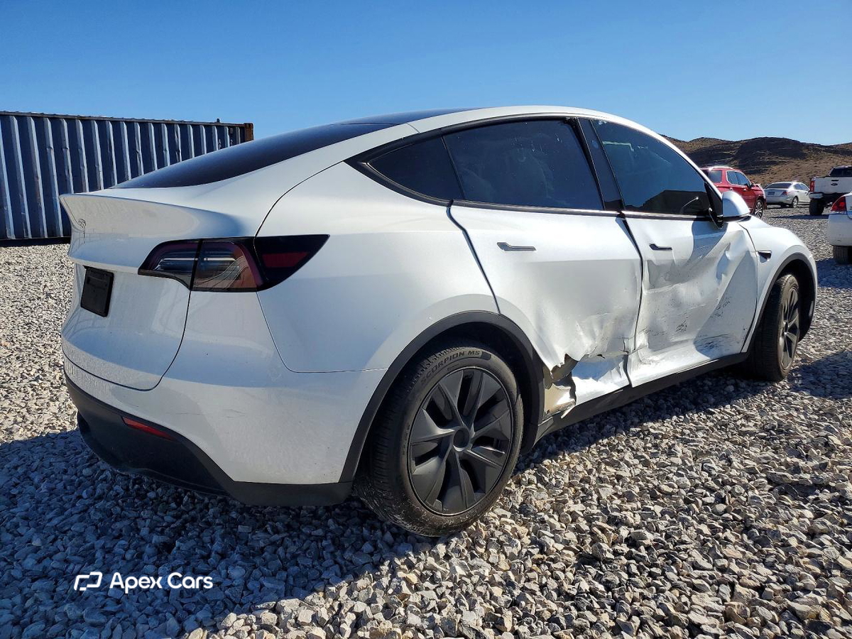 Tesla Model Y 2025