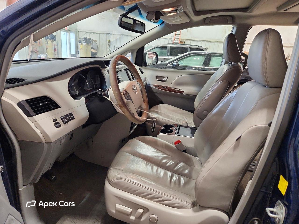 Toyota Sienna 2011