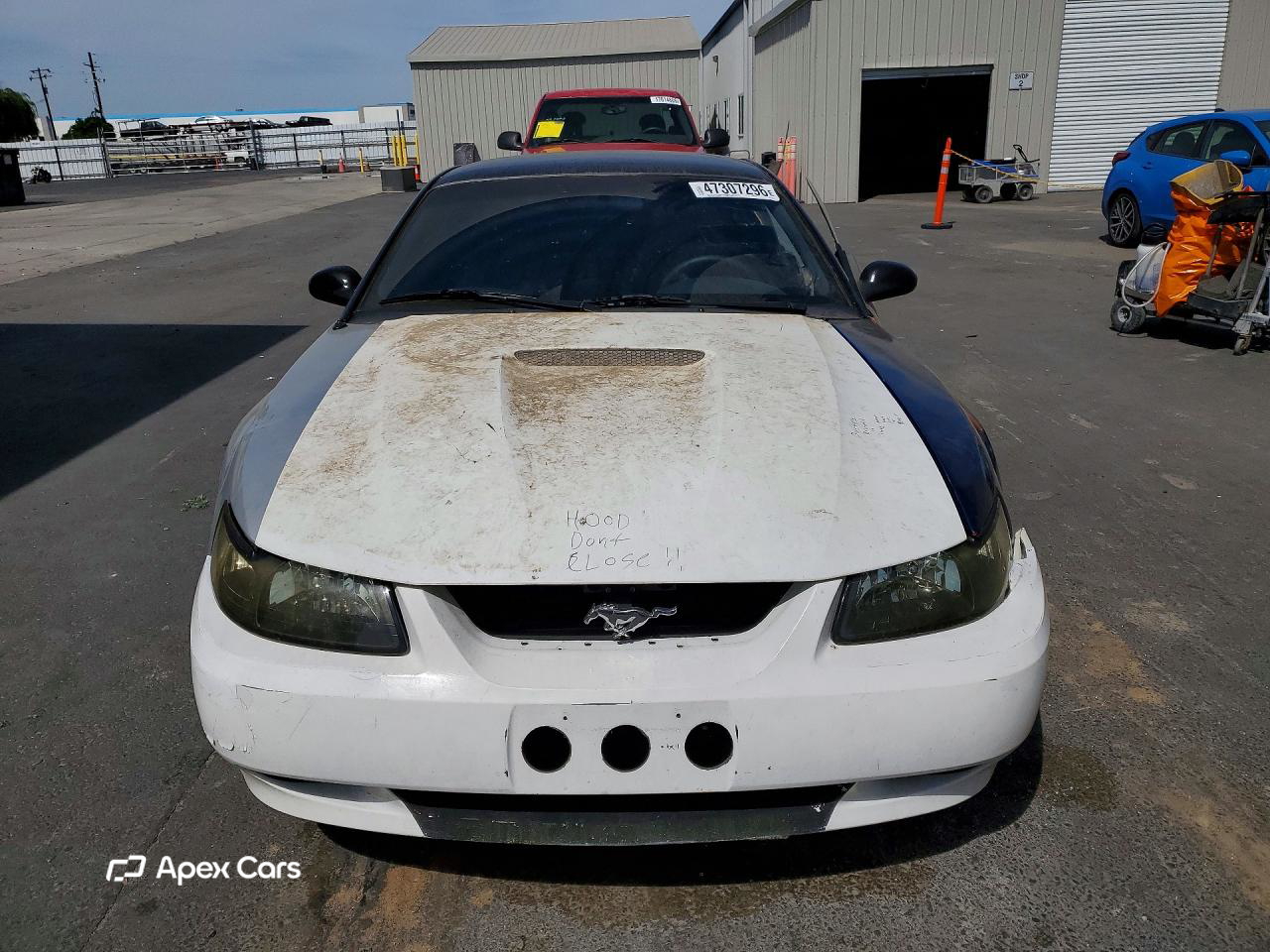 Ford Mustang 2000