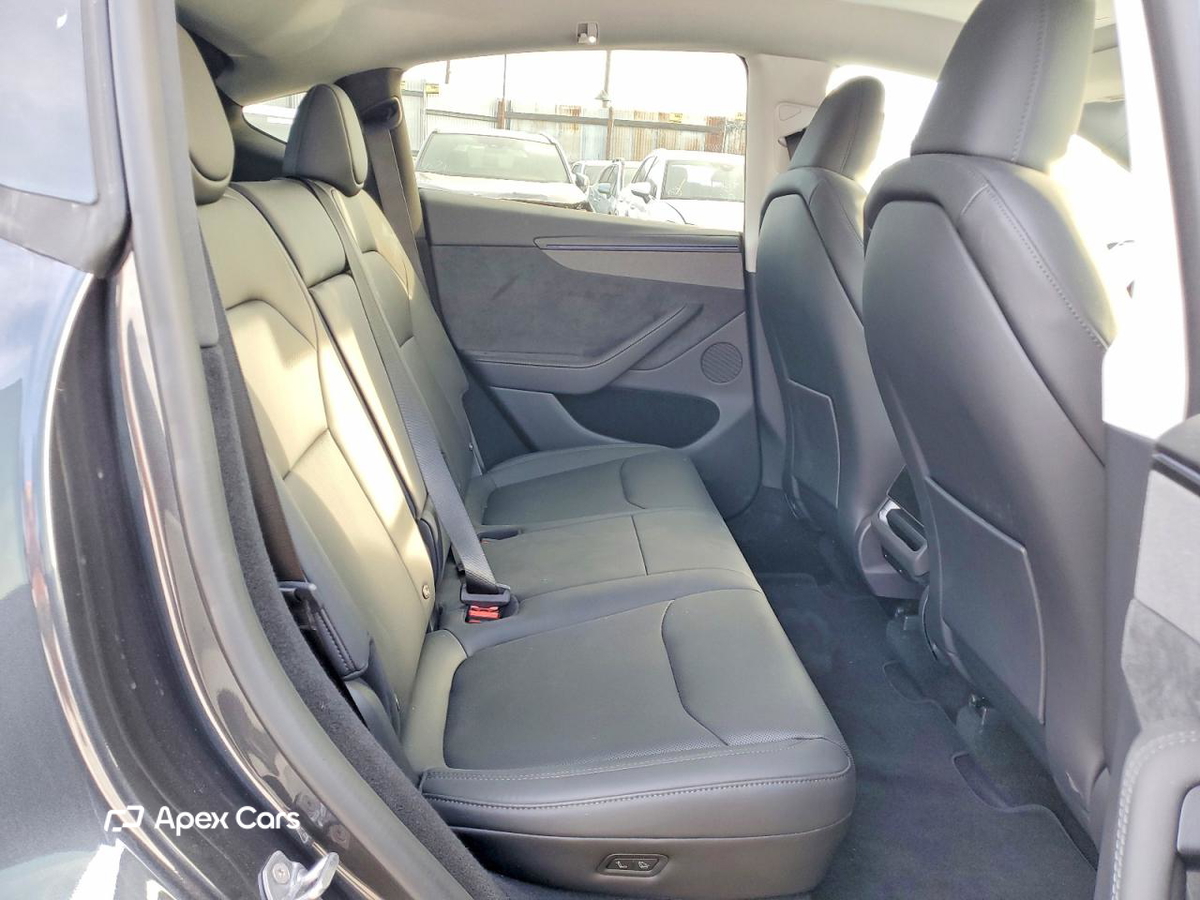 Tesla Model Y 2026