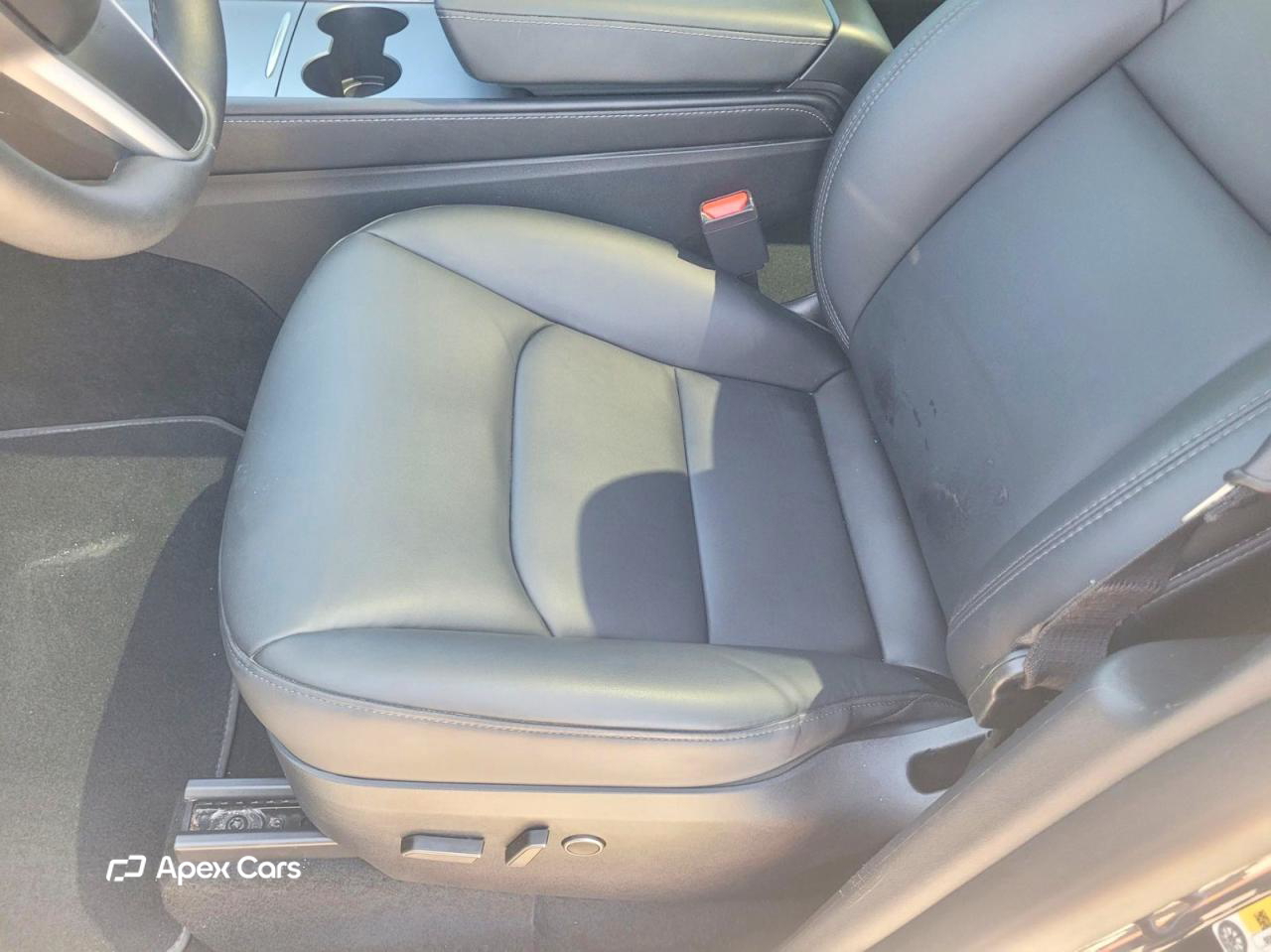 Tesla Model Y 2025