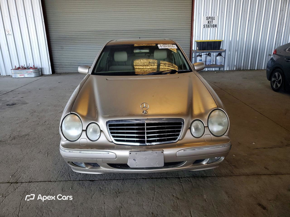 Mercedes-Benz  2001