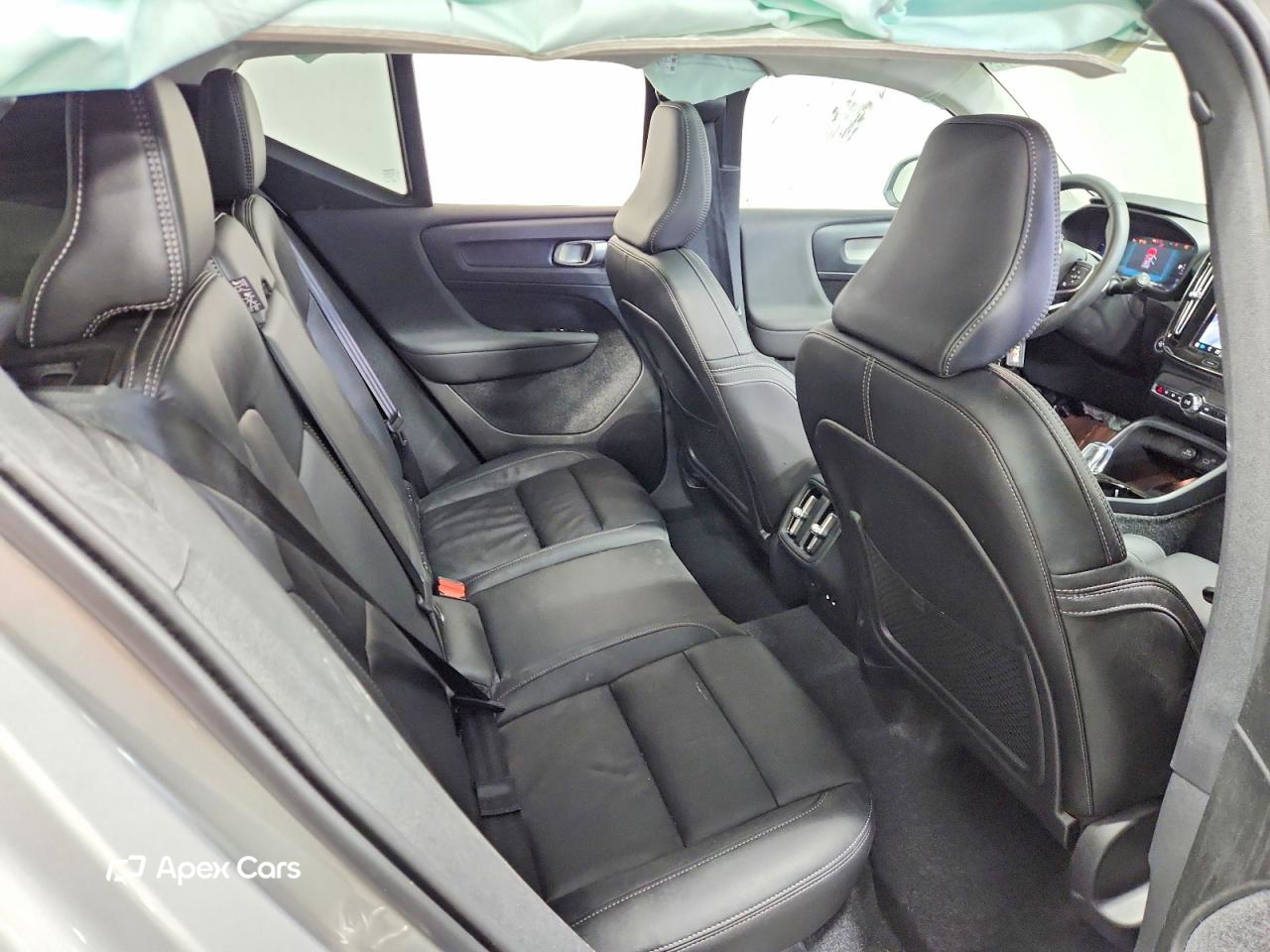 Volvo XC40 2025