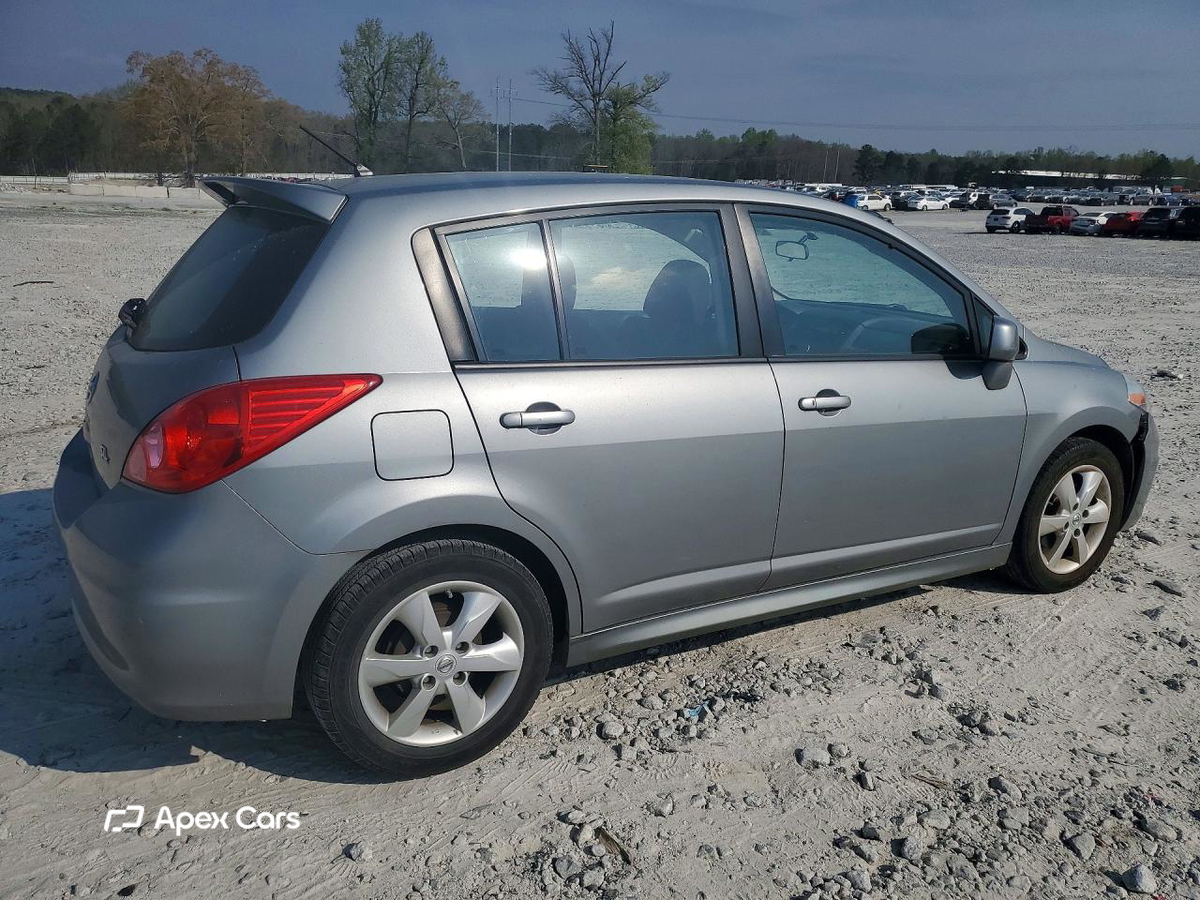 Nissan Versa 2011