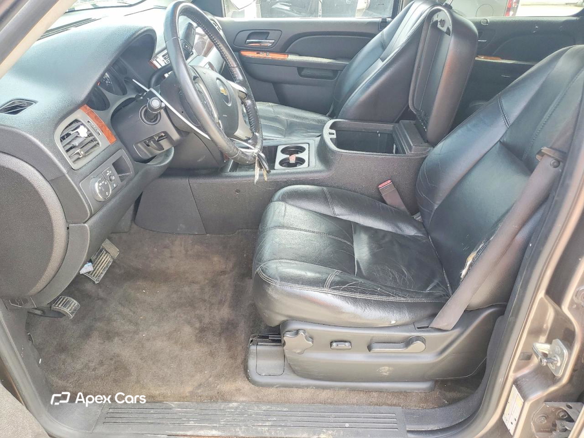 Chevrolet Suburban 2011