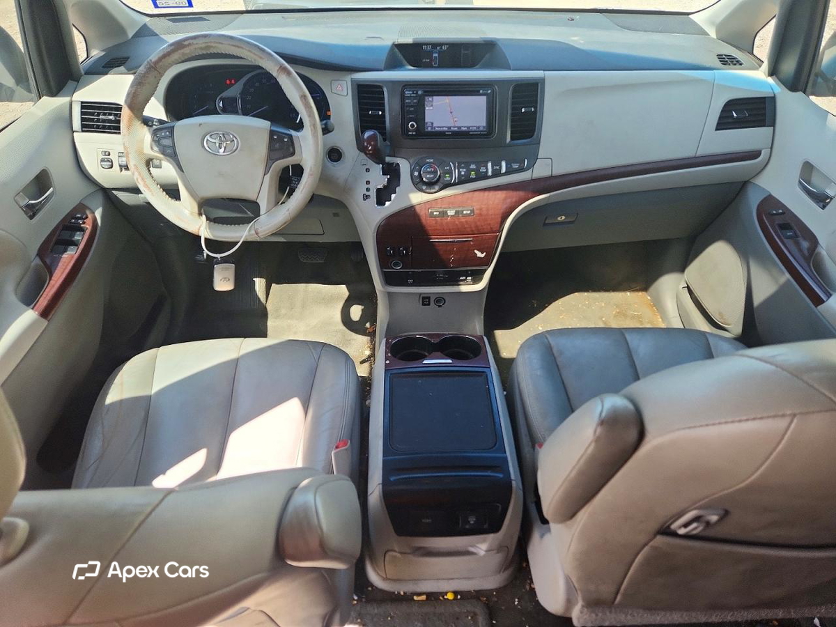 Toyota Sienna 2013
