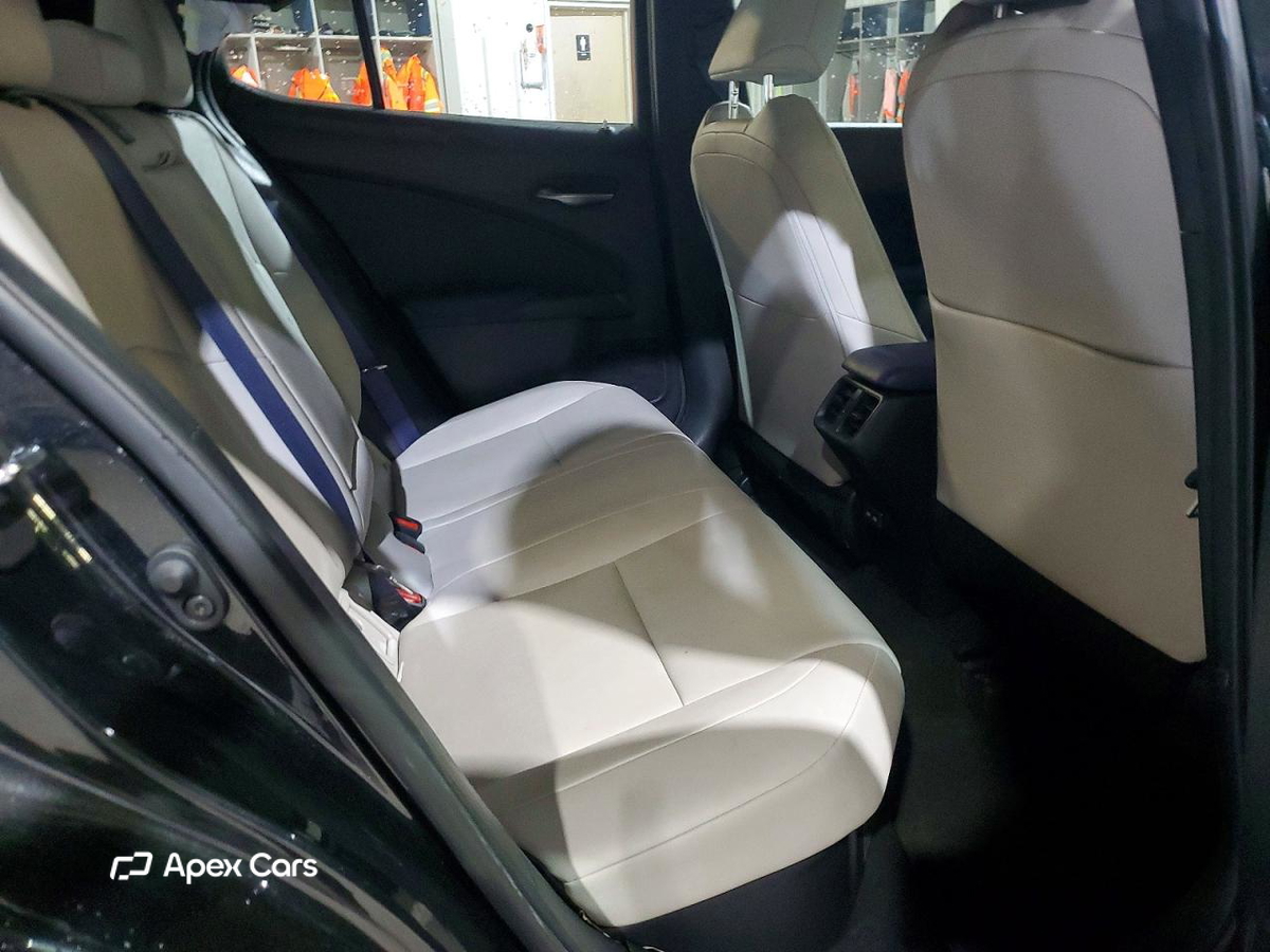 Lexus UX 2021