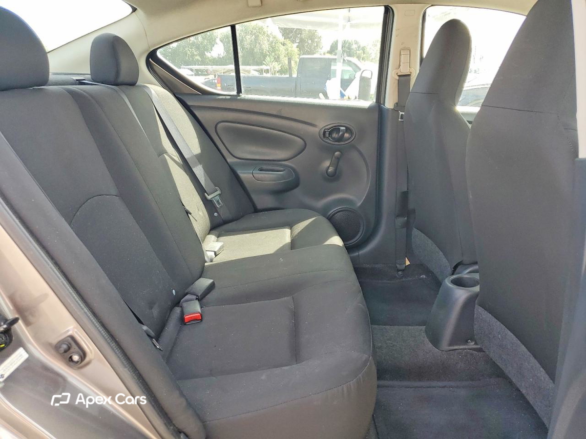 Nissan Versa 2015