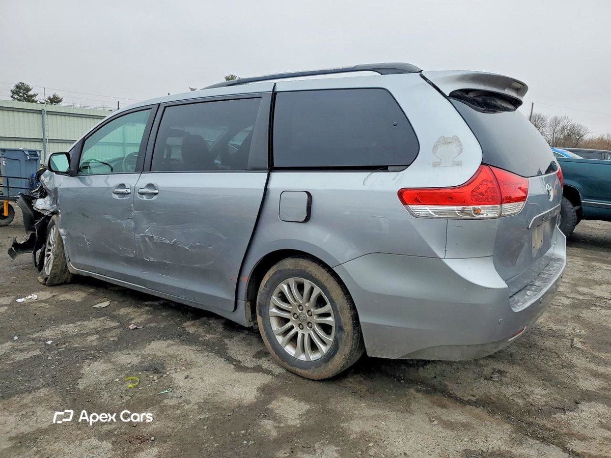 Toyota Sienna 2011