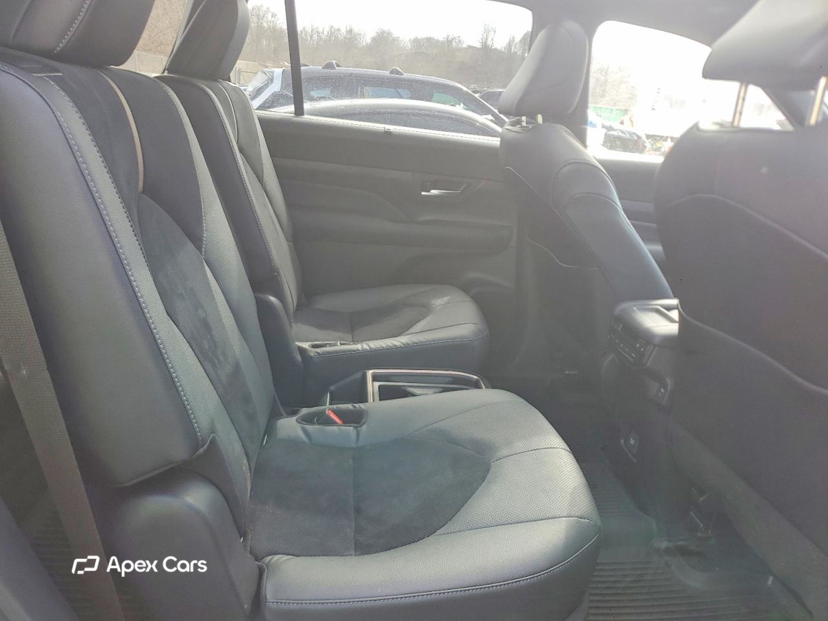 Toyota Highlander 2025