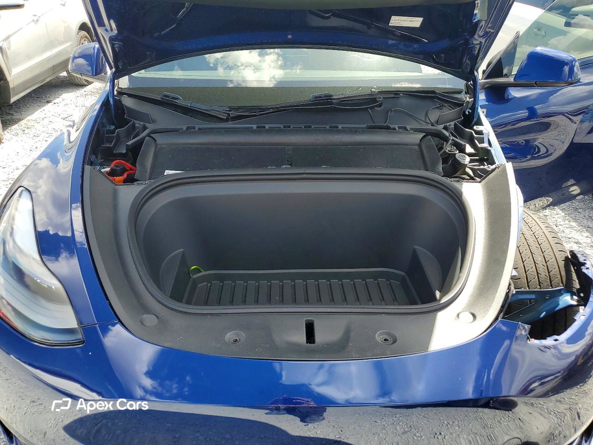 Tesla Model Y 2024