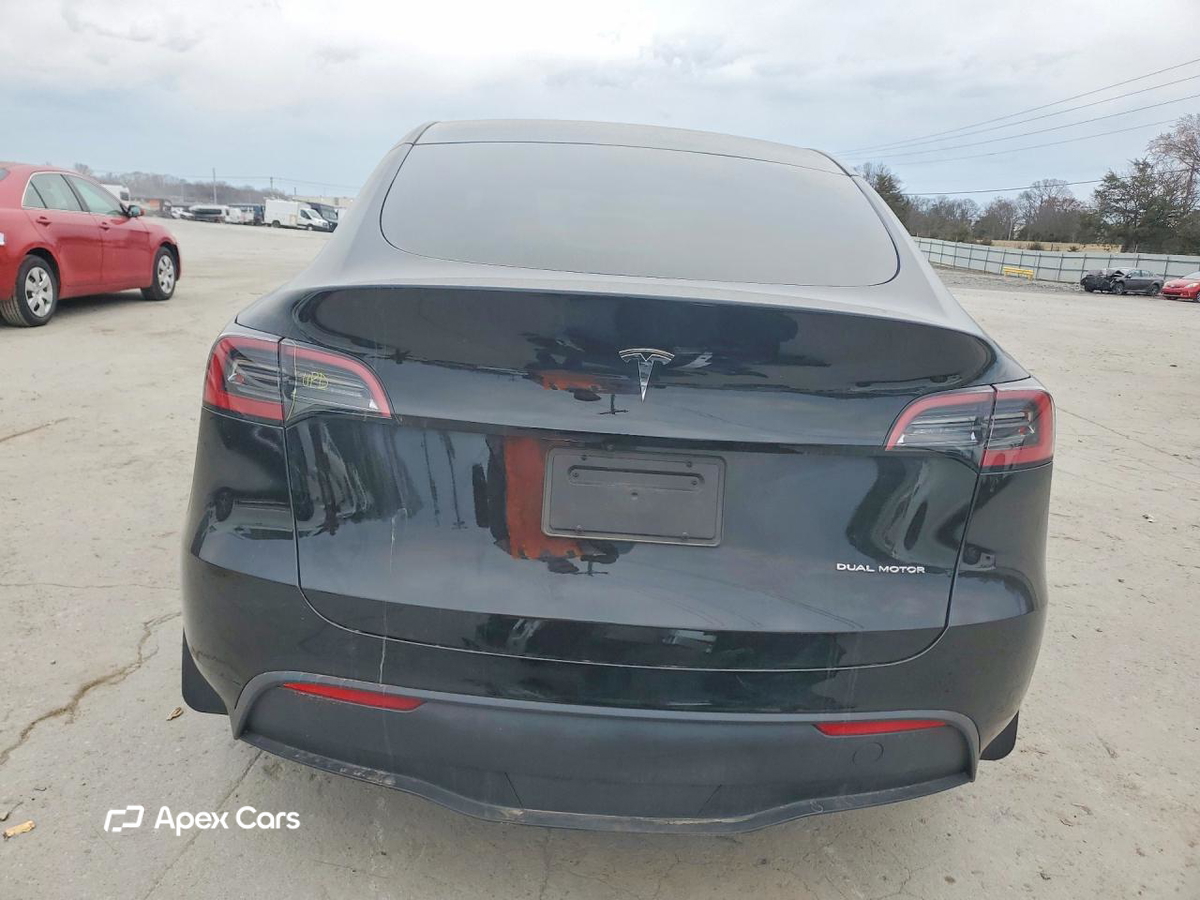 Tesla Model Y 2025