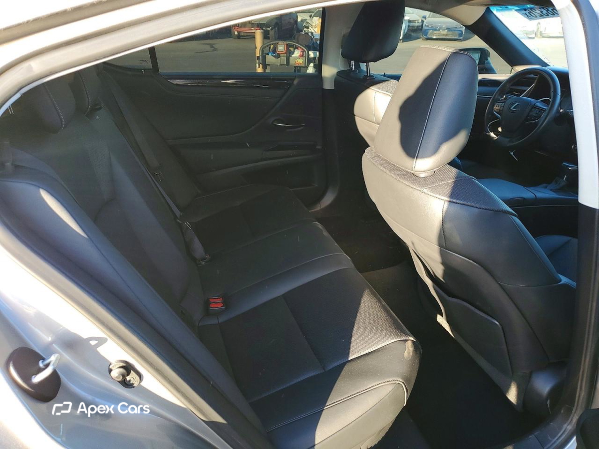 Lexus ES 2021