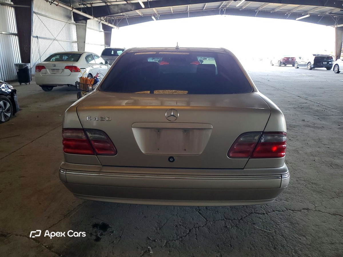 Mercedes-Benz  2001