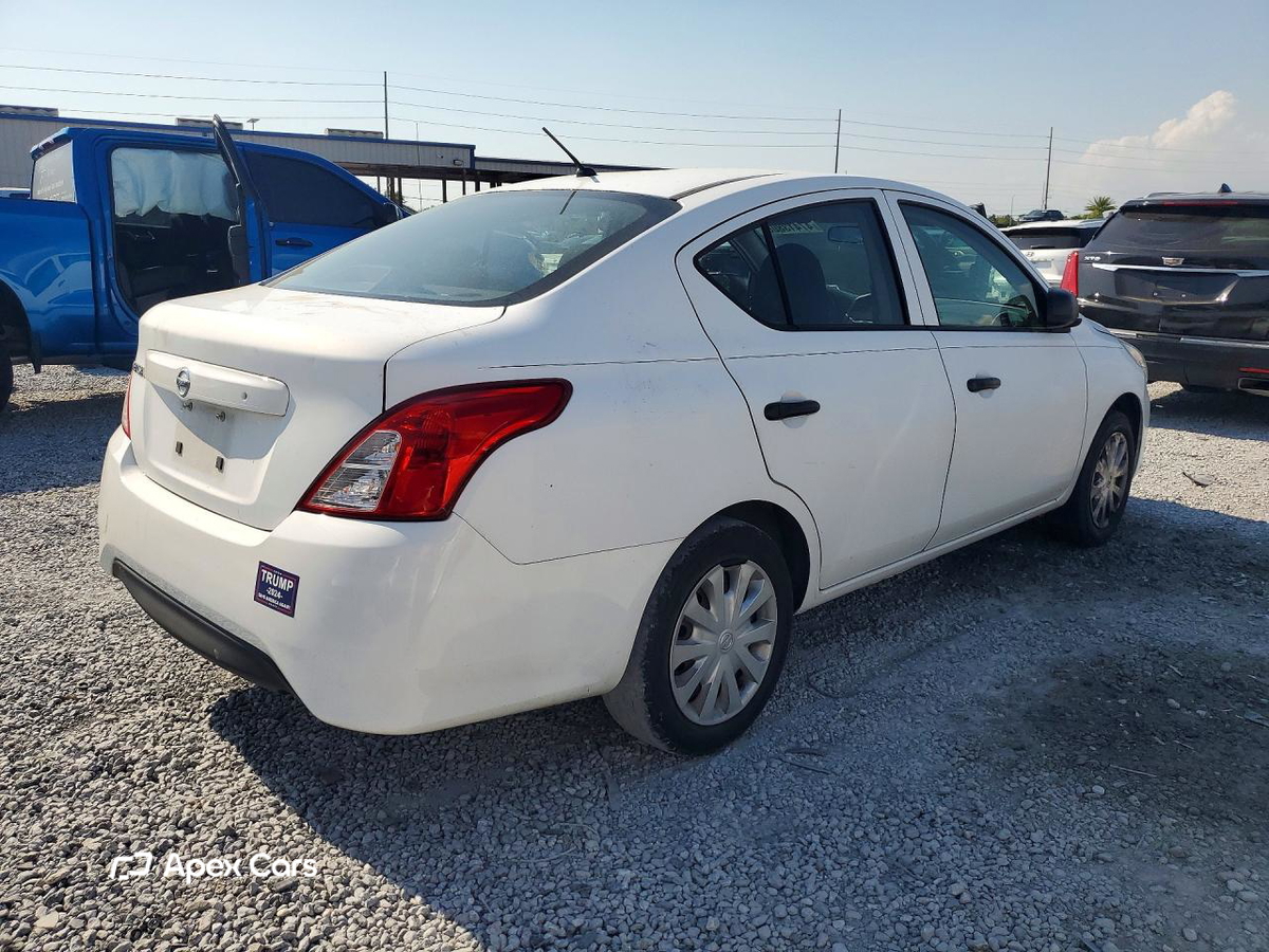 Nissan Versa 2015