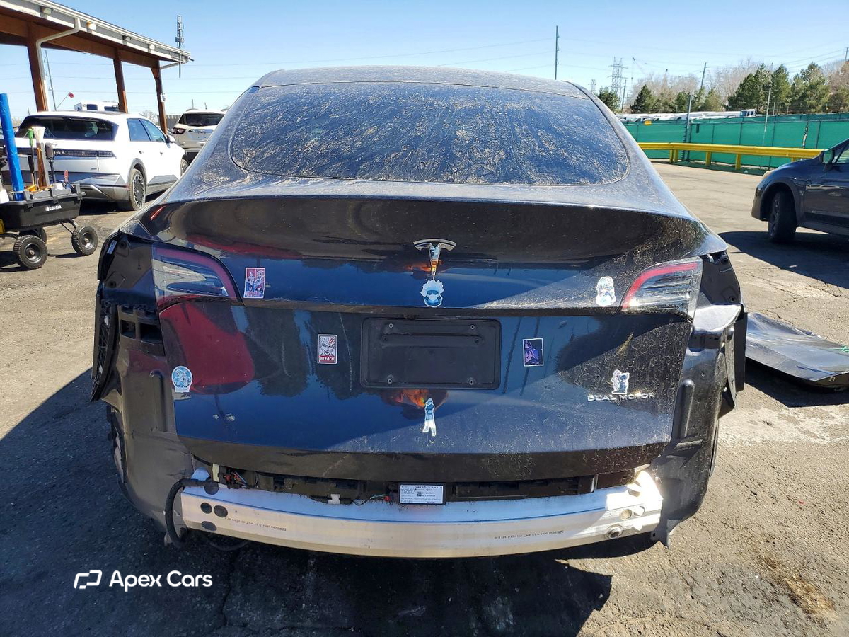 Tesla Model Y 2024