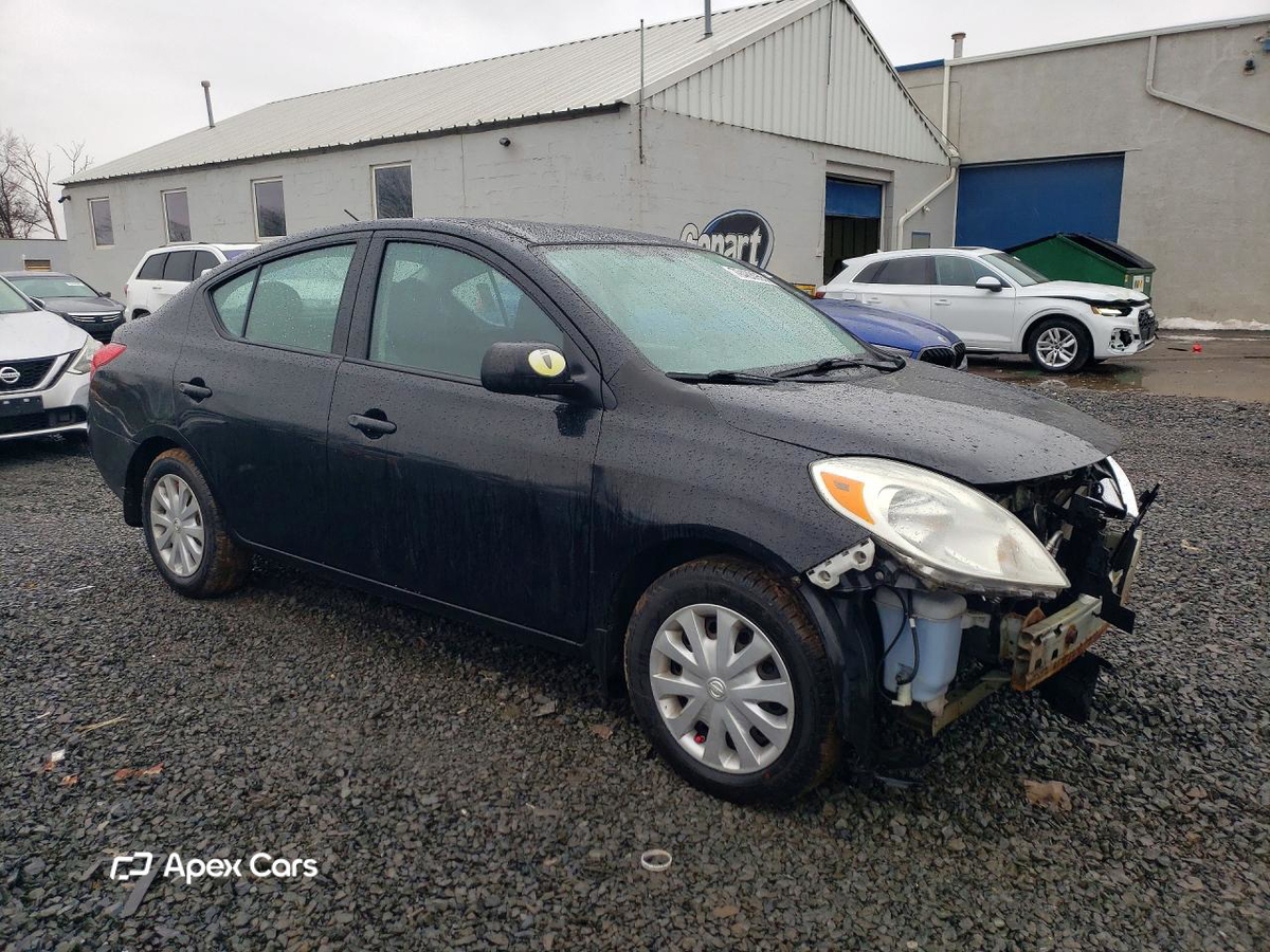 Nissan Versa 2012
