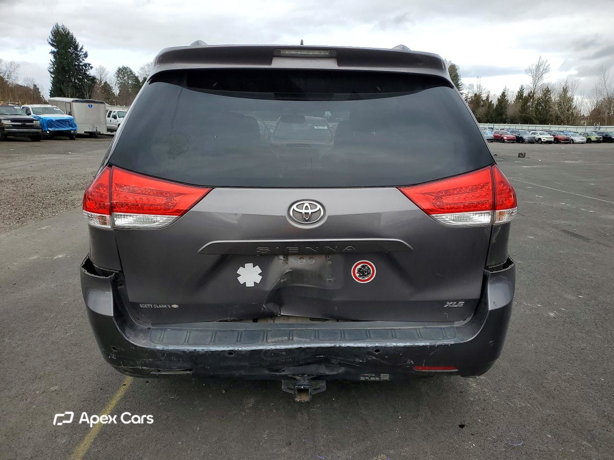 Toyota Sienna 2012