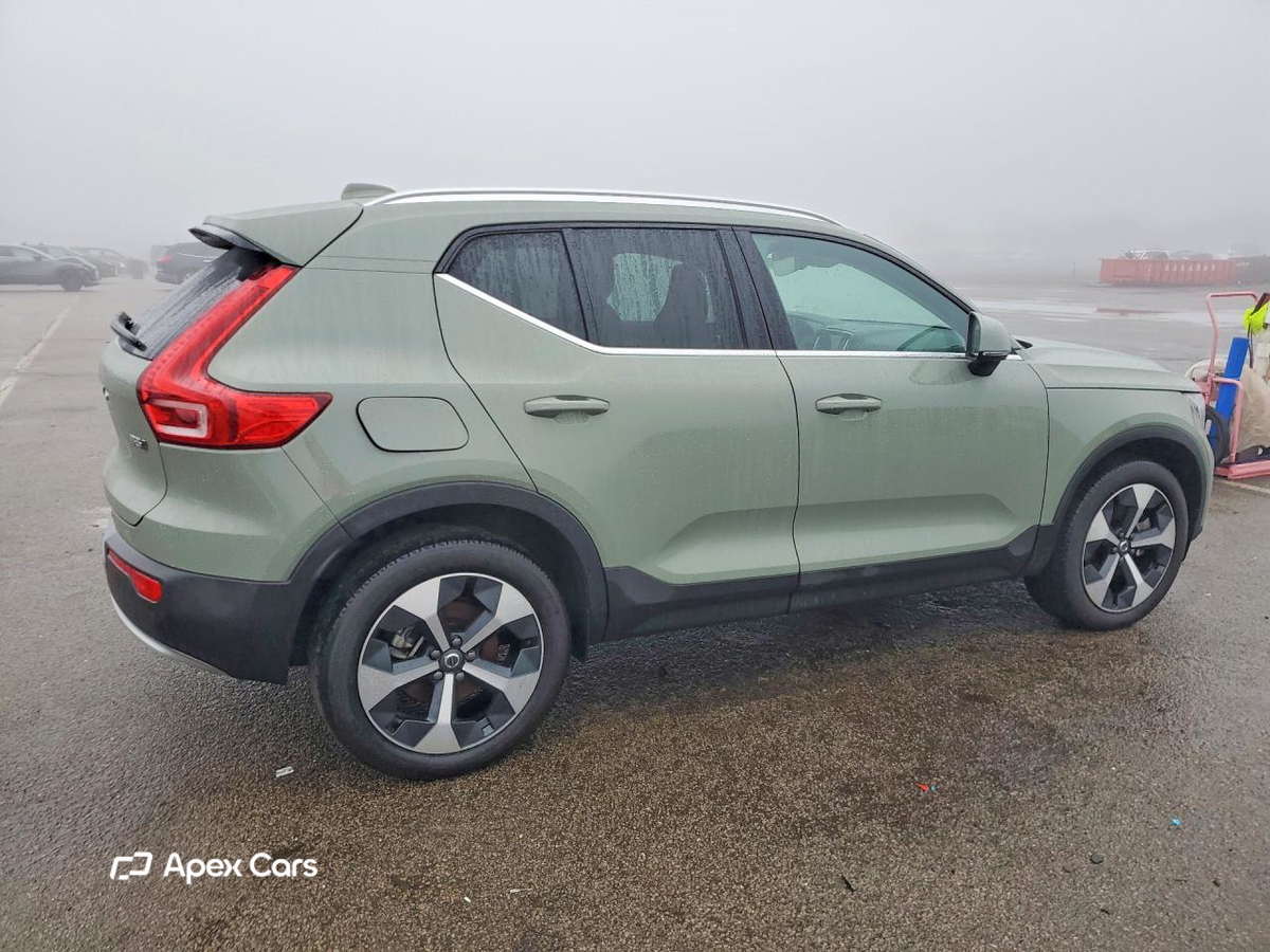 Volvo XC40 2025