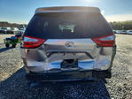 Toyota Sienna 2016