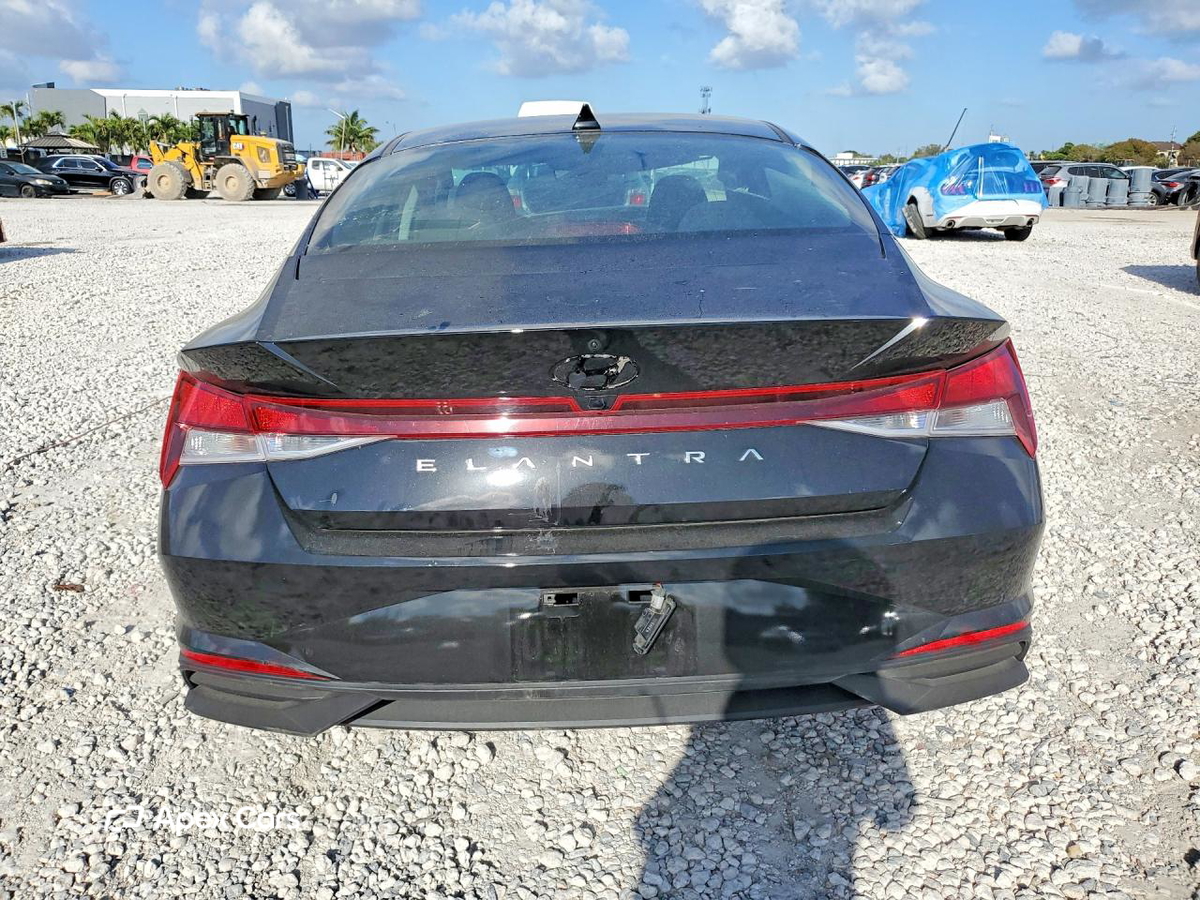 Hyundai Elantra 2022
