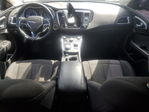 Chrysler 200 2022