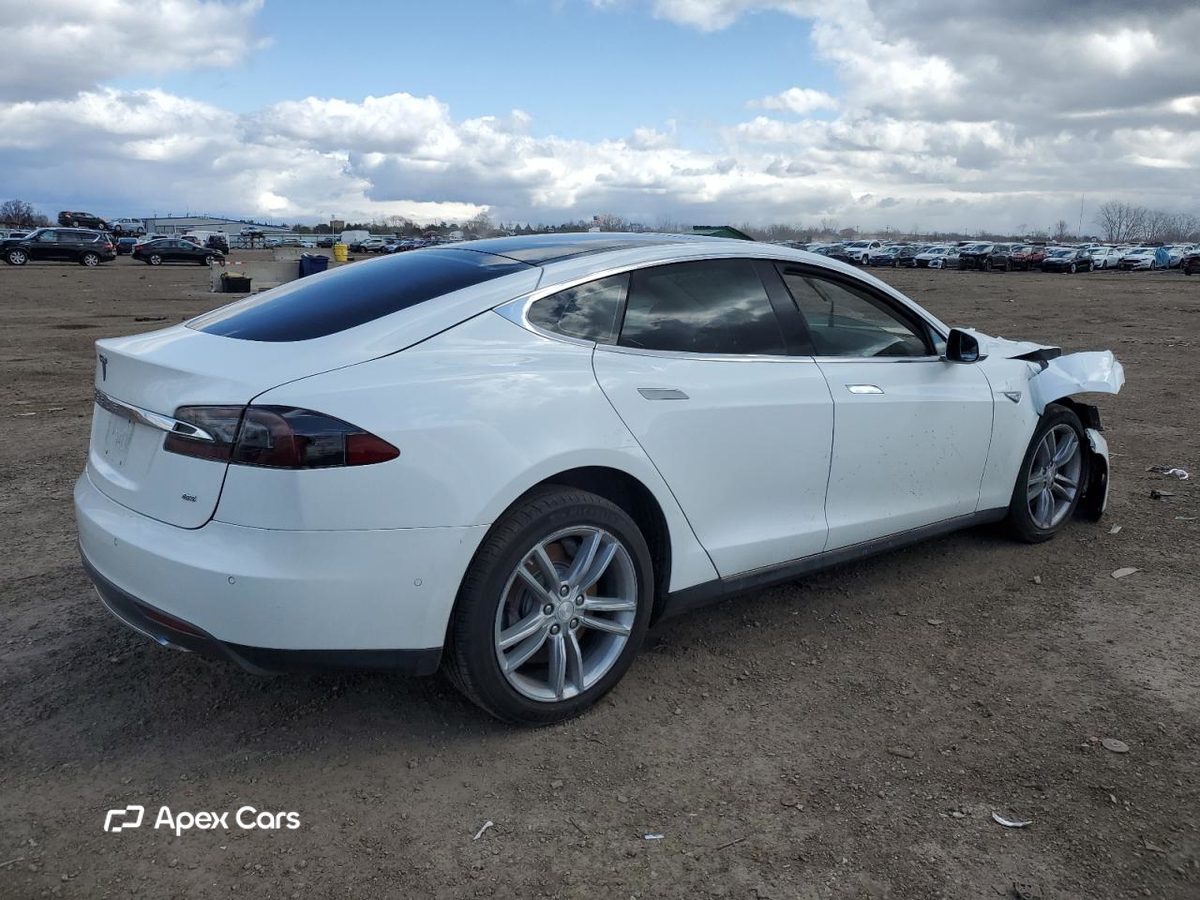 Tesla Model S 2015