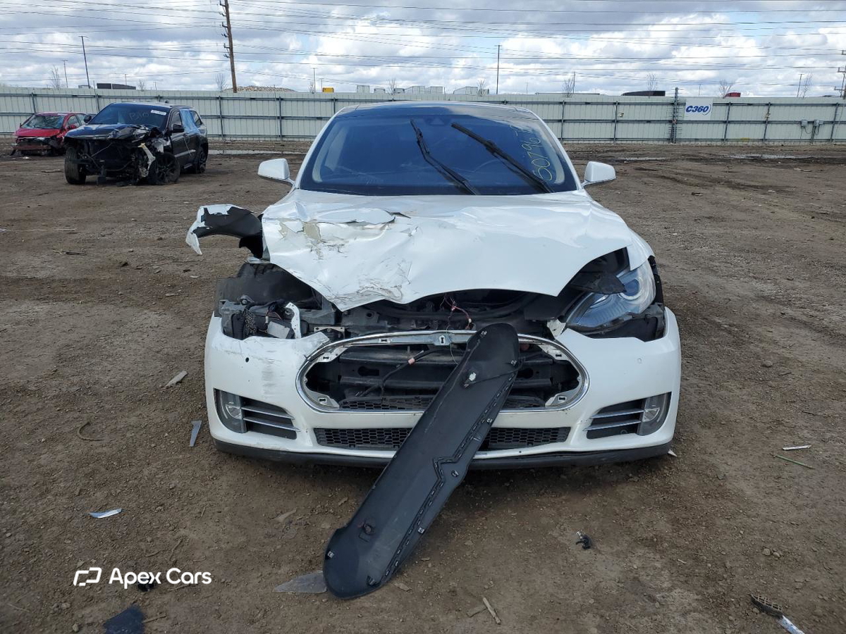 Tesla Model S 2015