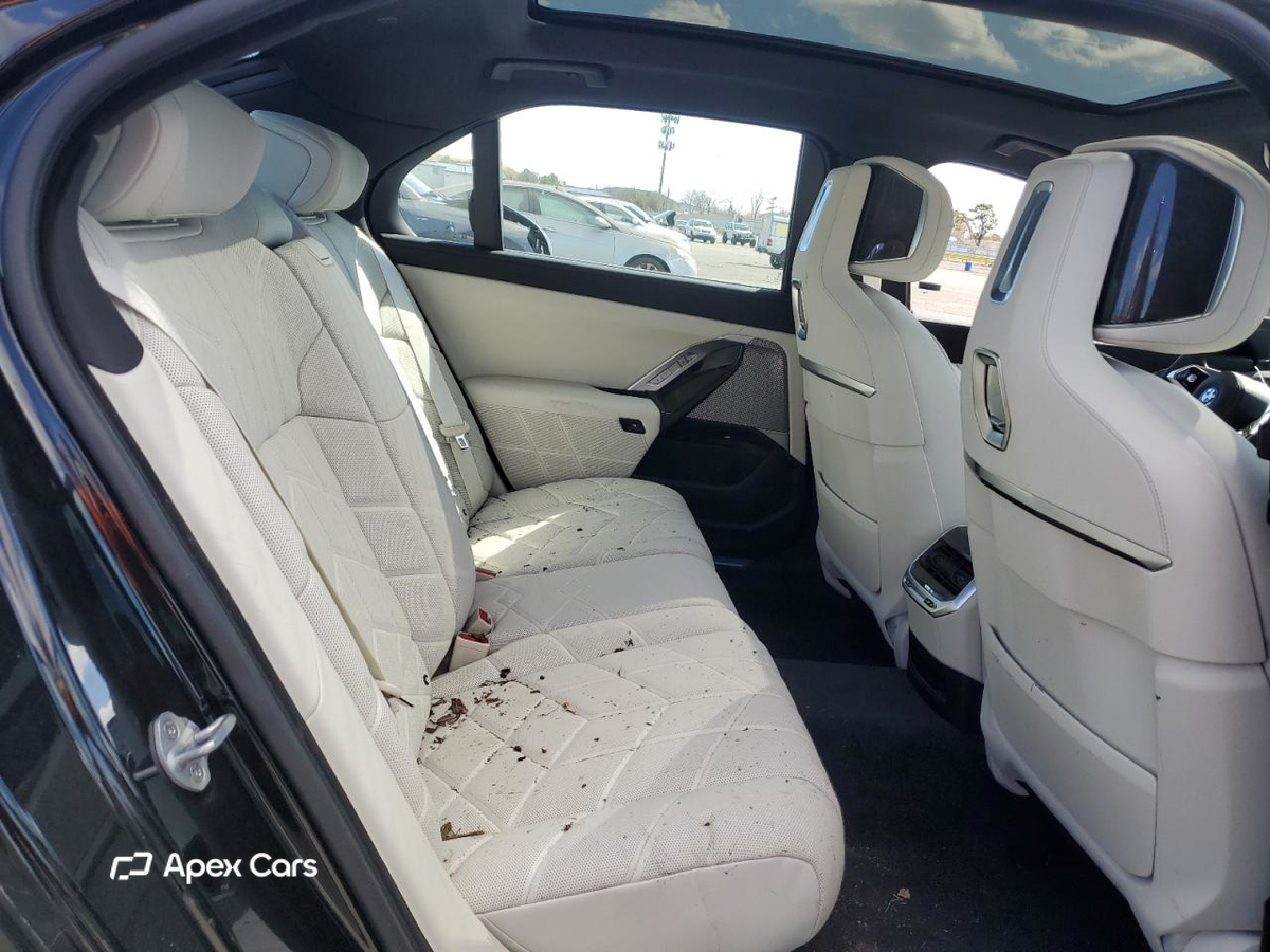 BMW i7 2025