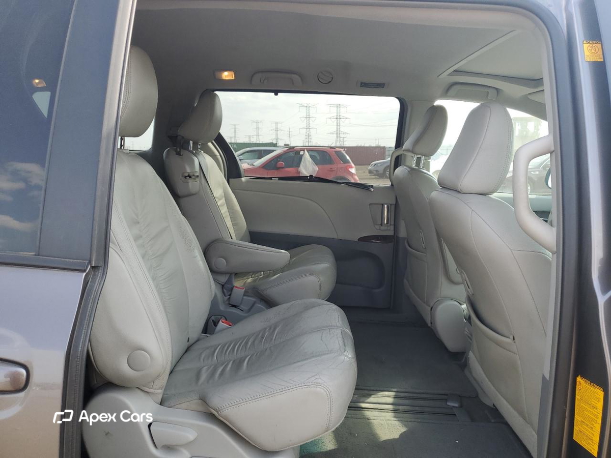 Toyota Sienna 2012
