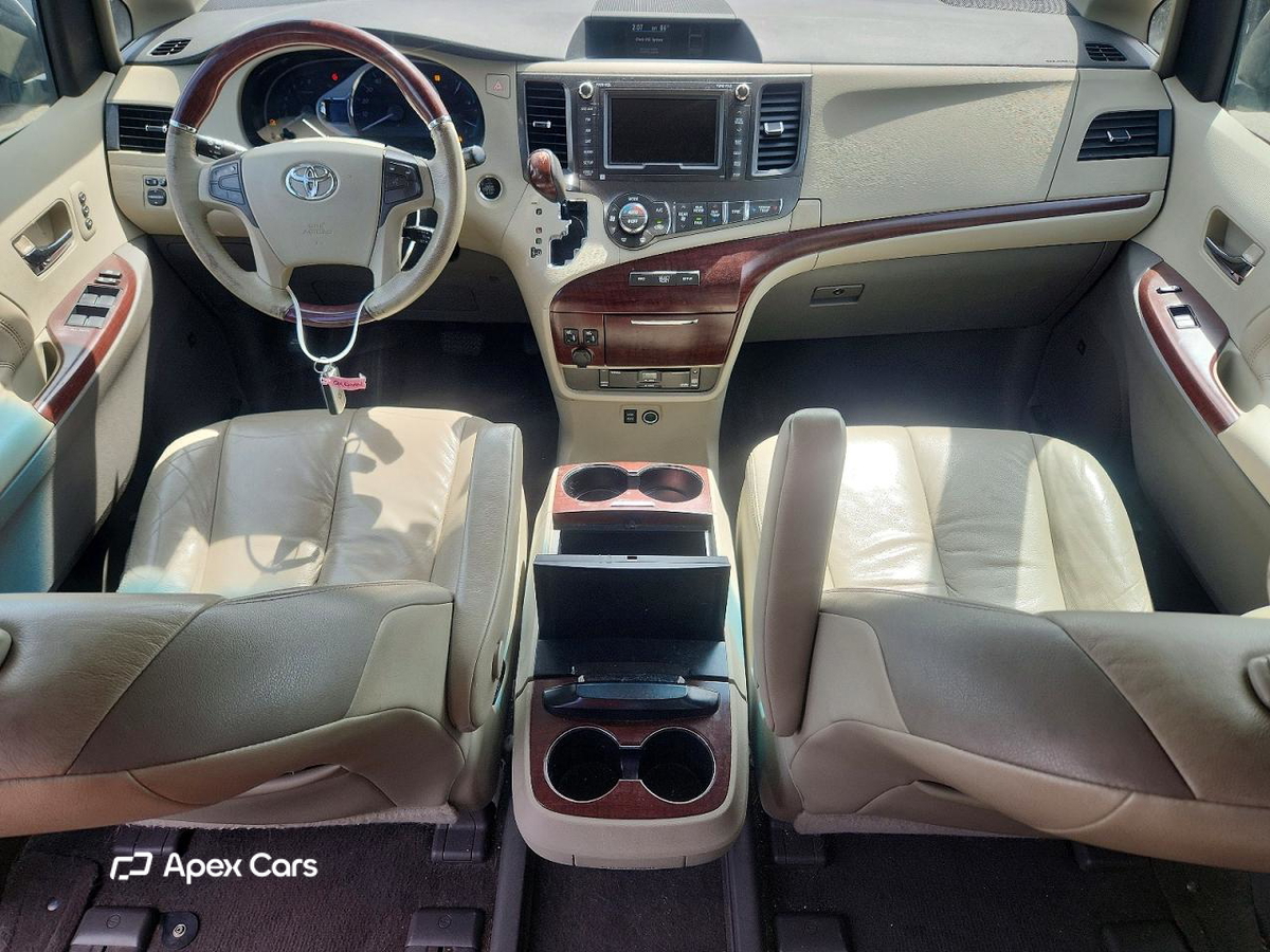 Toyota Sienna 2011