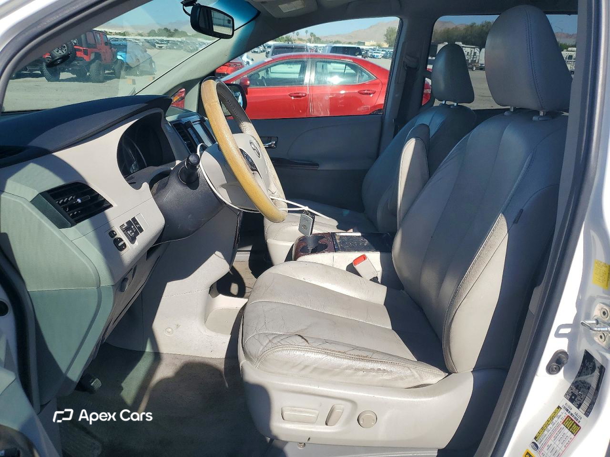 Toyota Sienna 2011