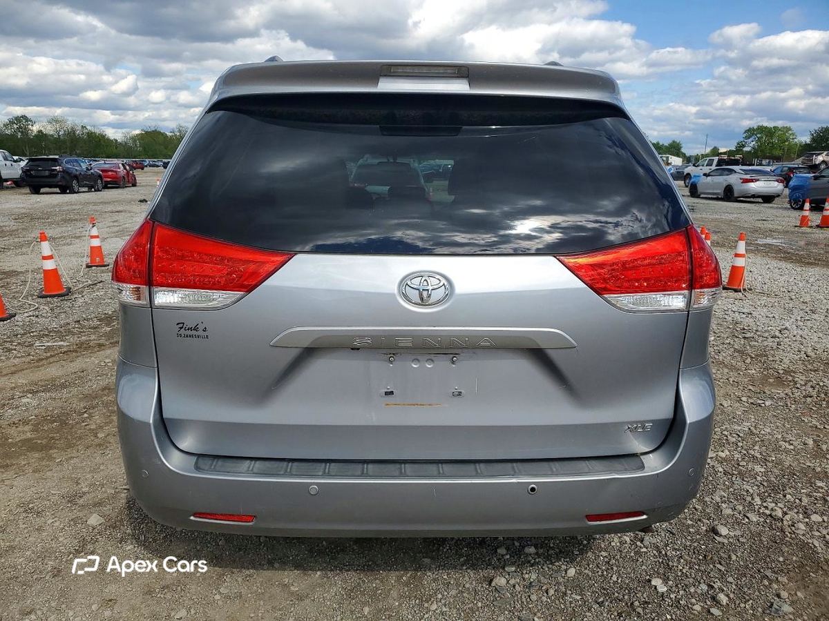 Toyota Sienna 2013
