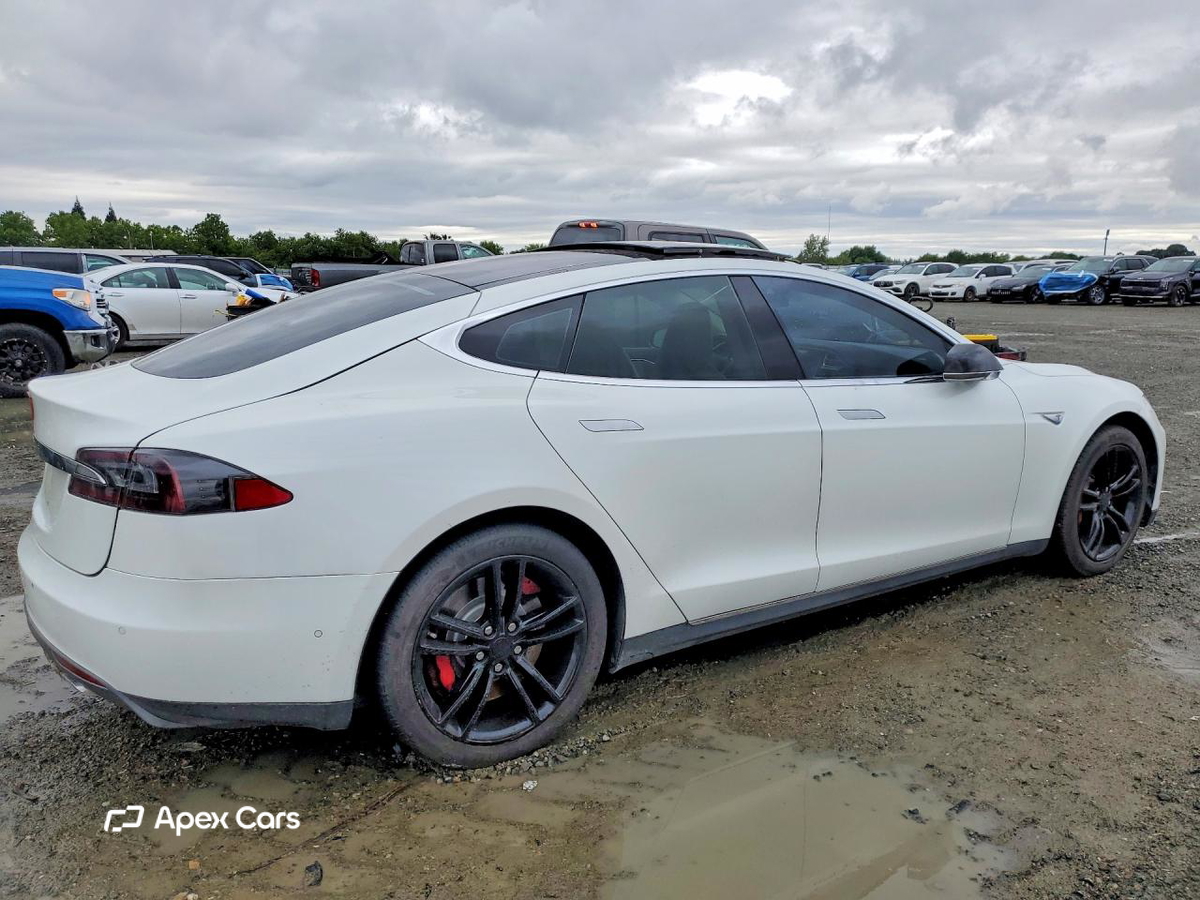 Tesla Model S 2015