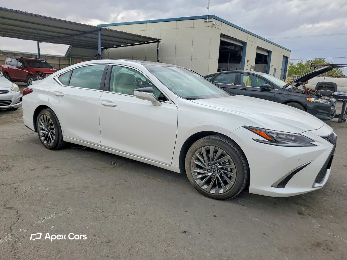 Lexus ES 2025