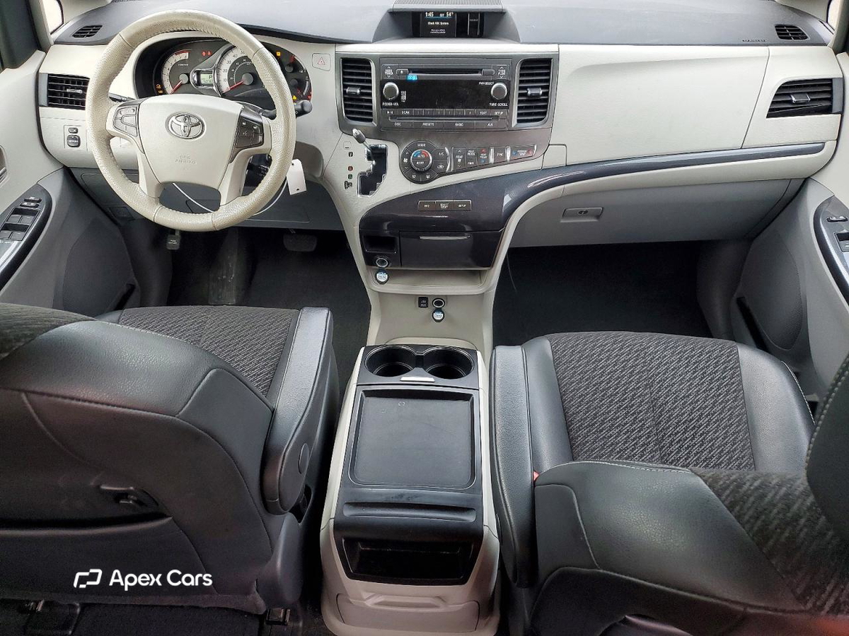Toyota Sienna 2011