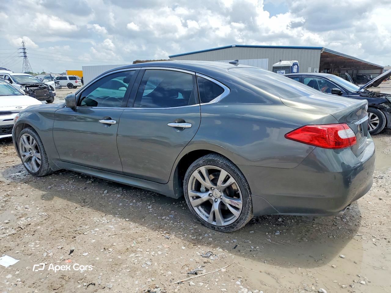 Infiniti M 2013