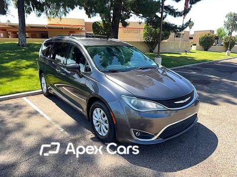 Chrysler Pacifica 2017 - Image 1 of 10