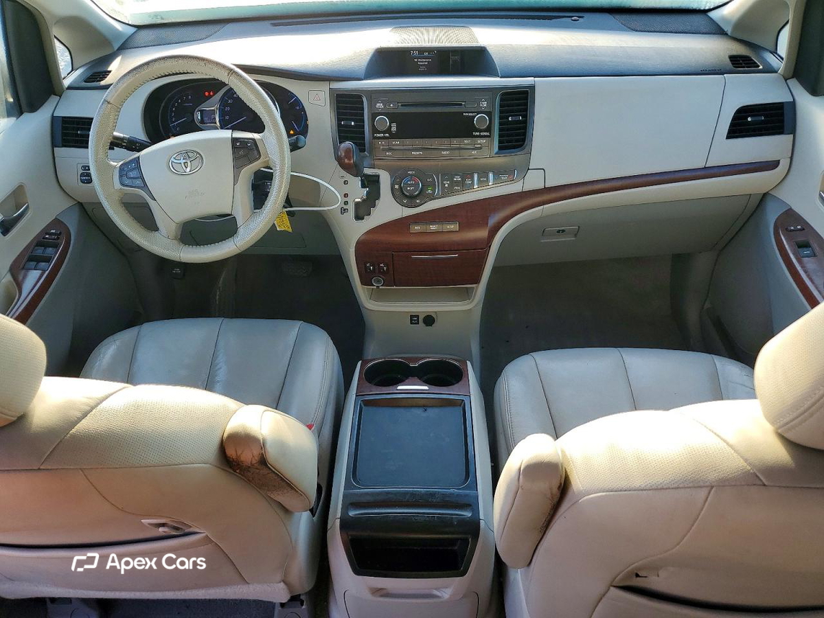 Toyota Sienna 2011